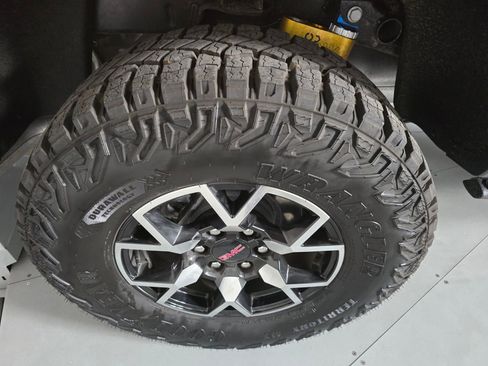 Used 2025 GMC Canyon AT4 w/ AT4X Package image 11