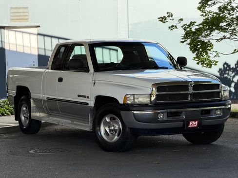 Used 2001 Dodge Ram 1500 Truck 2WD Quad Cab image 1