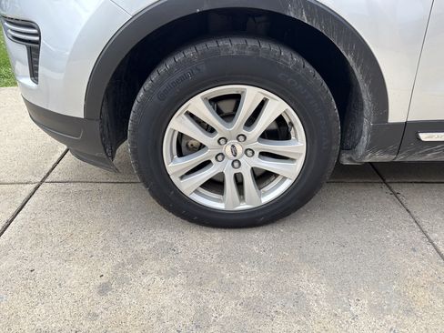 Used 2019 Ford Explorer XLT AWD/4WD image 10
