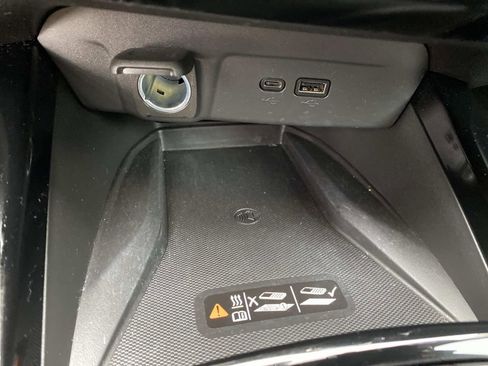 Used 2024 Chevrolet Trax LT w/ Sunroof Package image 16