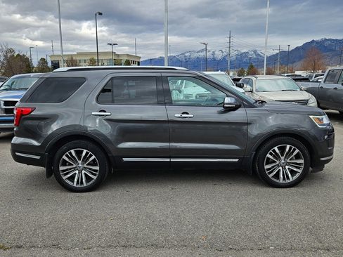 Used 2018 Ford Explorer Platinum image 2