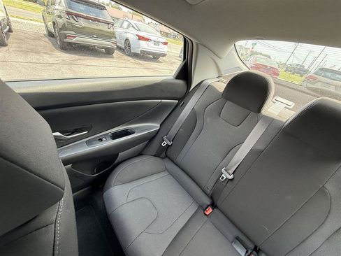 Certified 2024 Hyundai Elantra SE FWD image 22
