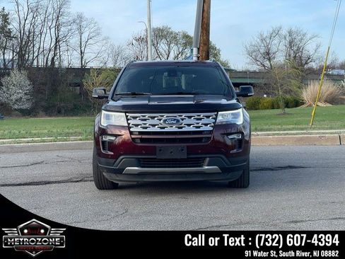 Used 2018 Ford Explorer XLT w/ Equipment Group 202A AWD/4WD image 32