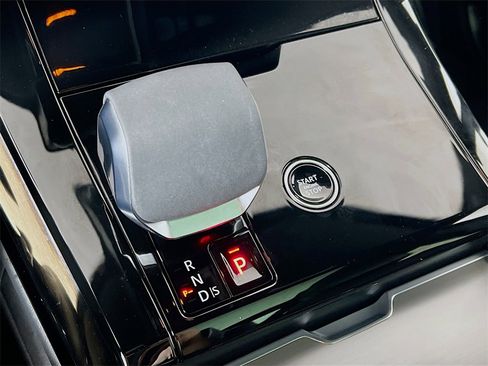 Used 2025 Land Rover Range Rover Sport Dynamic SE image 17