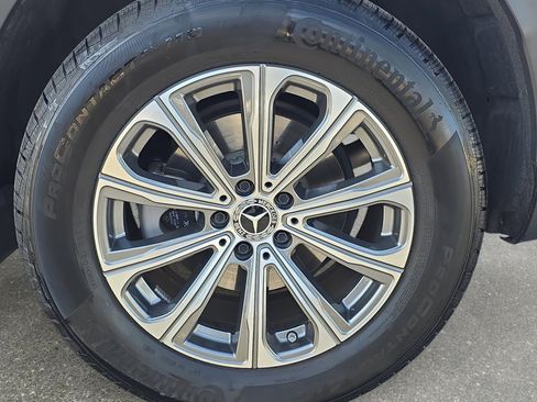 Used 2025 Mercedes-Benz GLC 300 4MATIC image 32