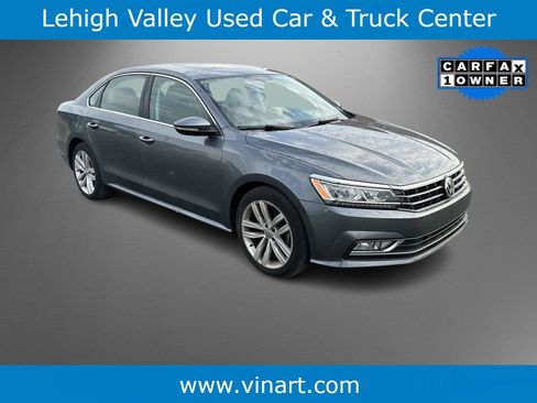 Used 2018 Volkswagen Passat 2.0T SE FWD image 1