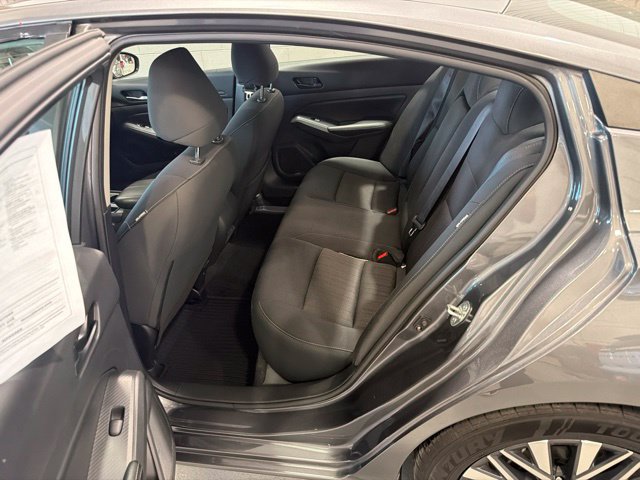 Used 2024 Nissan Altima 2.5 SV FWD image 9
