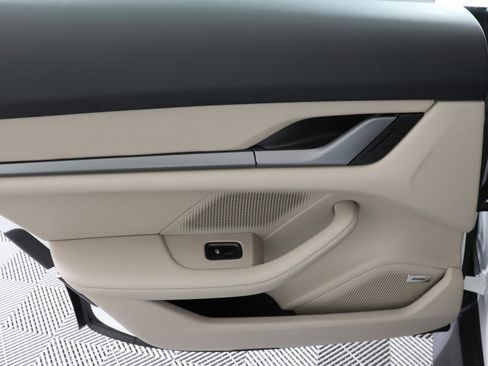 Used 2025 Porsche Taycan image 24