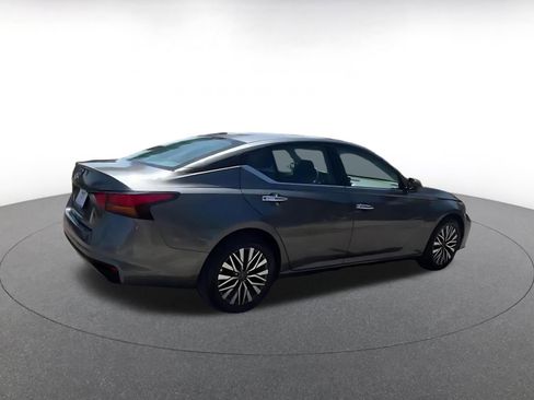 Used 2025 Nissan Altima 2.5 SV FWD image 15
