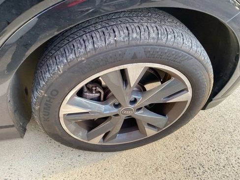 Used 2022 Audi Q4 e-tron Prestige image 17