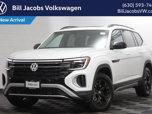 Used 2025 Volkswagen Atlas Peak Edition SE image 1