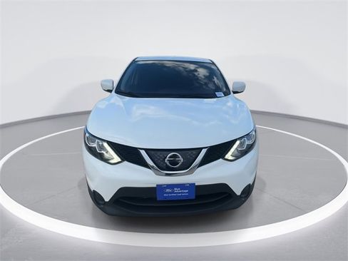 Used 2018 Nissan Rogue Sport S image 3