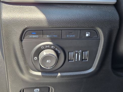 Certified 2023 Jeep Grand Cherokee 4WD 4xe w/ Luxury Tech Group II image 19