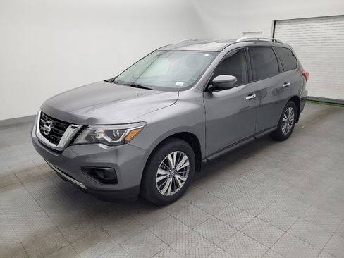 Used 2020 Nissan Pathfinder S image 2