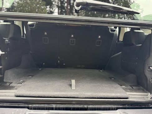 Used 2025 Jeep Wrangler Unlimited Rubicon image 24