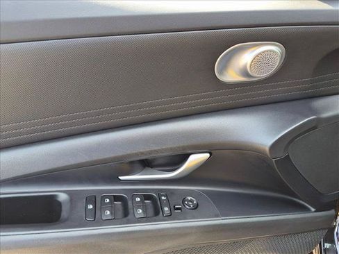 Used 2024 Hyundai Elantra SEL FWD image 12