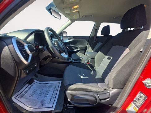 Used 2022 Kia Soul LX image 9