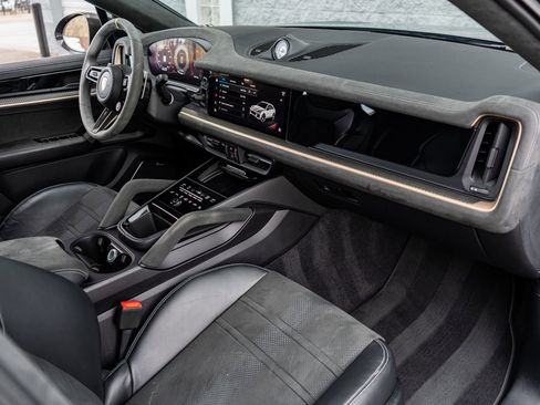 Used 2024 Porsche Cayenne Turbo GT AWD/4WD image 2