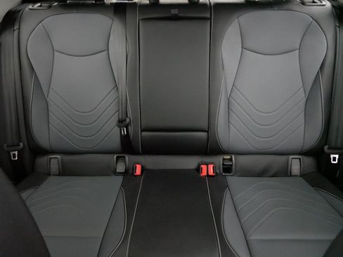 Used 2025 Volkswagen Tiguan SE w/ Panoramic Sunroof Package AWD/4WD image 13