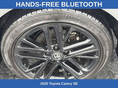 Used 2025 Toyota Camry SE image 9