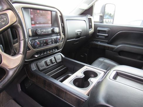 Used 2015 GMC Sierra 2500 Denali w/ Duramax Plus Package image 16