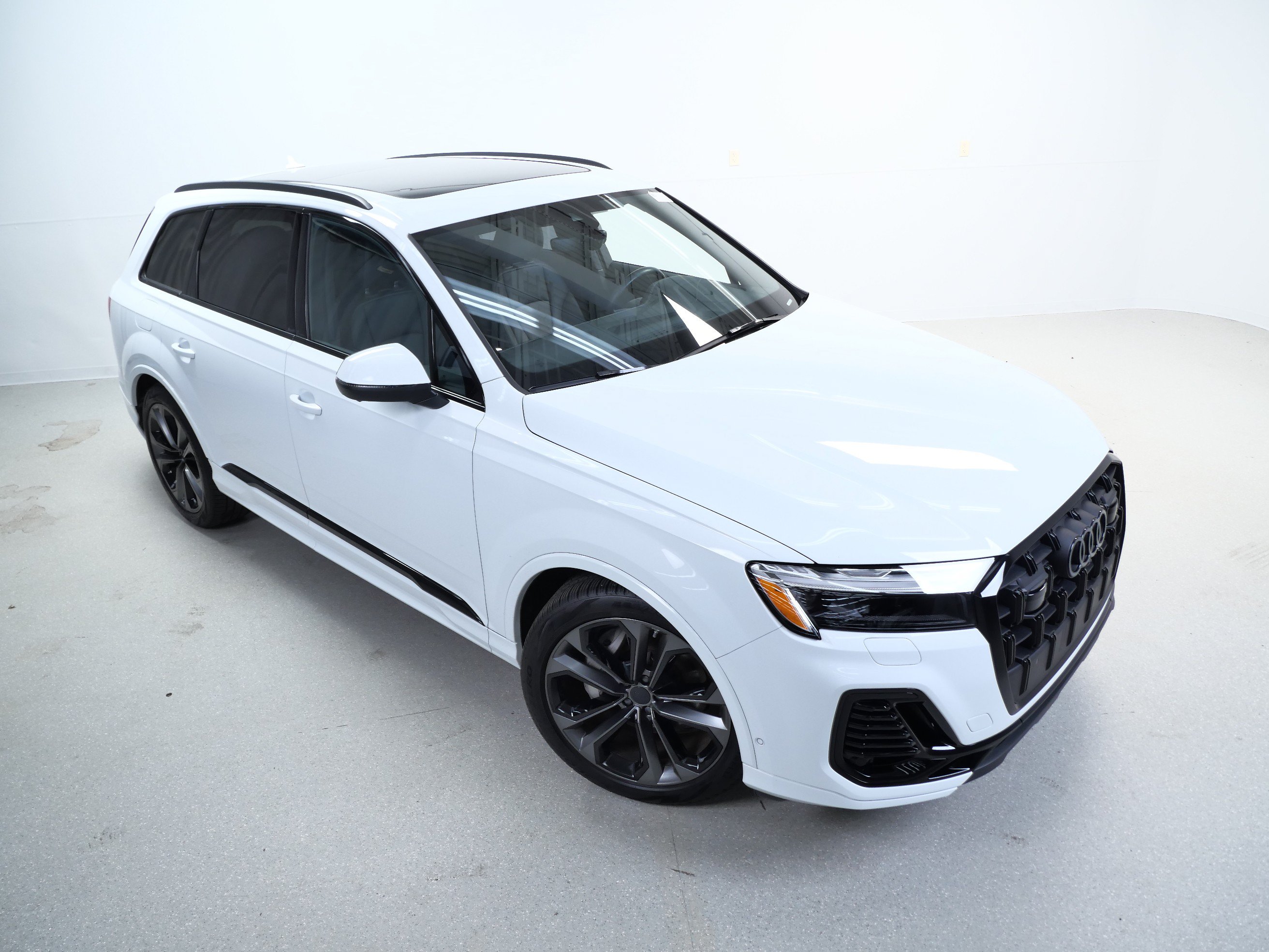 Used 2026 Audi Q7 3.0T Premium Plus w/ Premium Plus Package AWD/4WD image 4