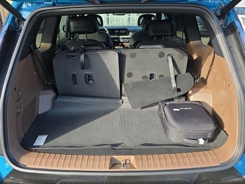 Used 2024 Kia EV9 Land image 3