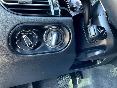 Used 2024 Porsche Macan image 16