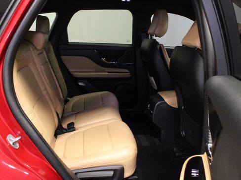Used 2022 Lincoln Corsair Reserve w/ Elements Package FWD image 15