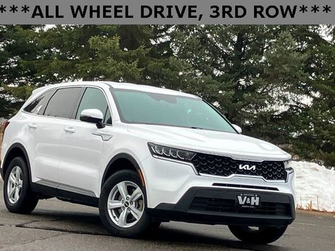 Used 2023 Kia Sorento LX image 1