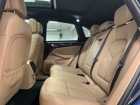 Certified 2023 Porsche Macan AWD/4WD image 26