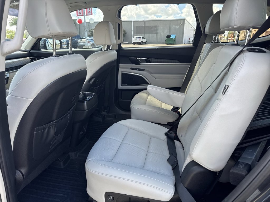 Used 2023 Kia Telluride EX w/ EX Captain's Chair Package FWD image 29