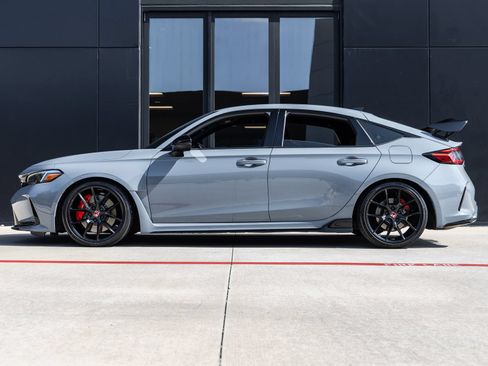 Used 2023 Honda Civic Type R image 9
