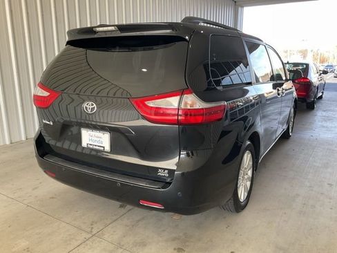 Used 2017 Toyota Sienna XLE image 25