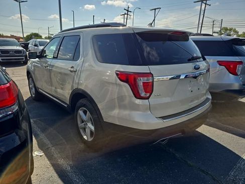 Used 2018 Ford Explorer XLT w/ Equipment Group 202A FWD image 4