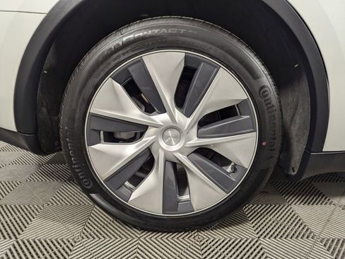 Used 2023 Tesla Model Y Long Range image 27