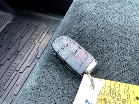 Used 2018 Jeep Grand Cherokee Trailhawk AWD/4WD image 31