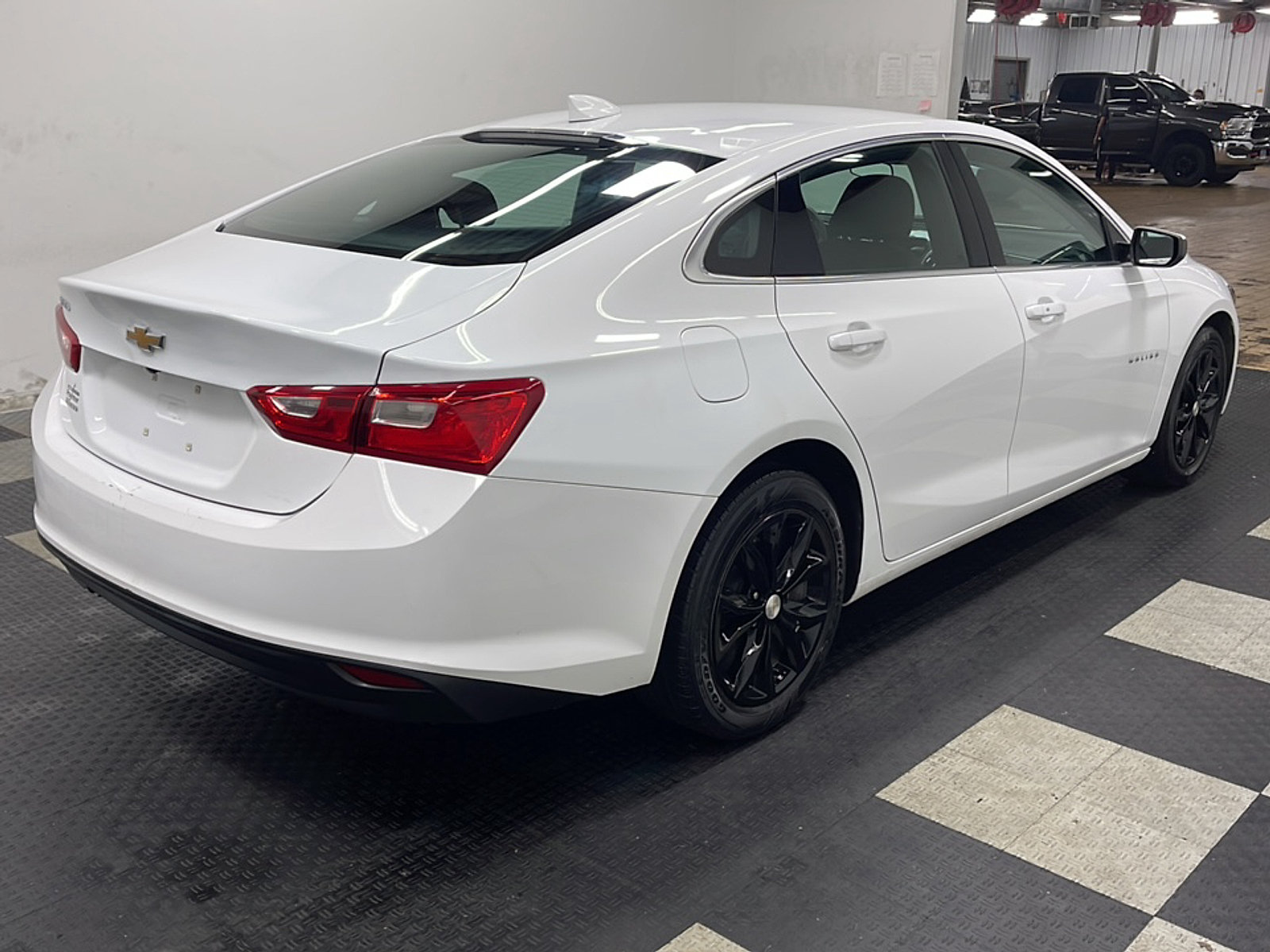 Used 2023 Chevrolet Malibu LT FWD image 4