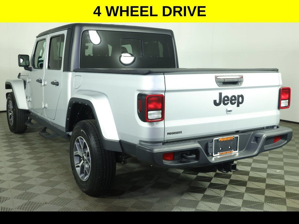 Used 2024 Jeep Gladiator Sport AWD/4WD image 6