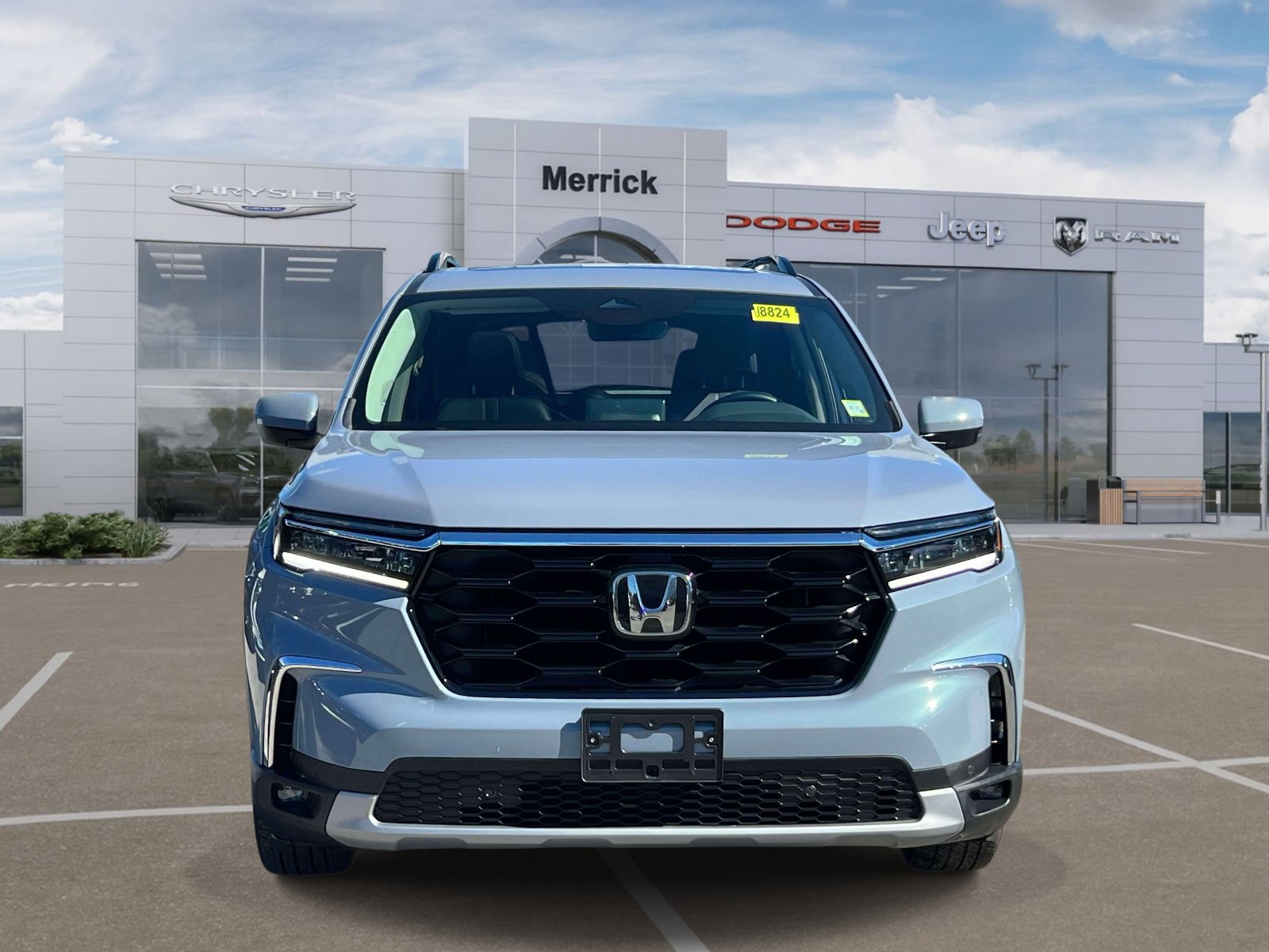 Used 2024 Honda Pilot Touring image 2
