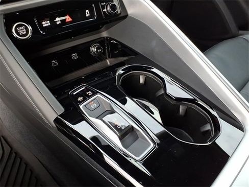 Used 2025 Audi Q5 Premium w/ Convenience Package image 21