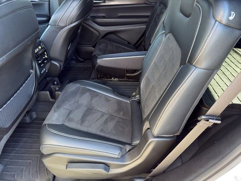 Used 2024 Jeep Grand Cherokee L Altitude image 23