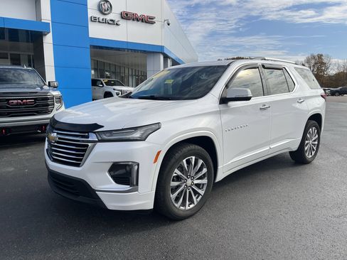 Used 2022 Chevrolet Traverse Premier image 1