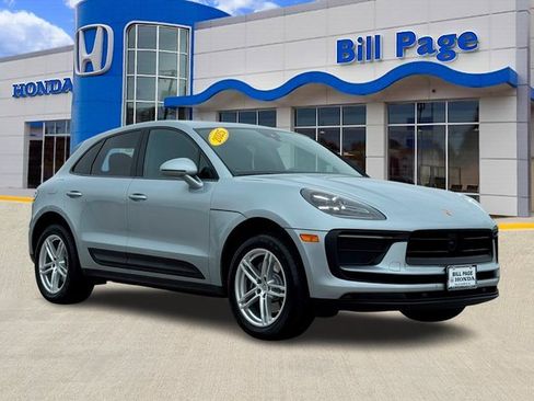 Used 2025 Porsche Macan image 1