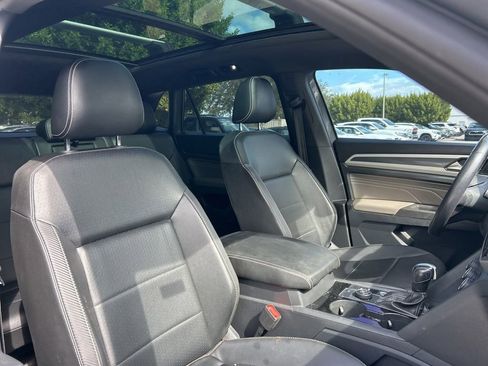 Used 2022 Volkswagen Atlas Cross Sport SEL R-Line image 38