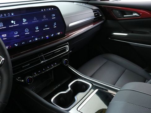 Used 2024 Chevrolet Traverse Z71 image 19