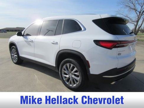 Used 2025 Buick Enclave Preferred image 3