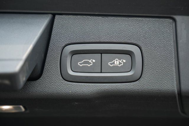 Certified 2023 Volvo XC60 B5 Plus w/ Climate Package AWD/4WD image 13