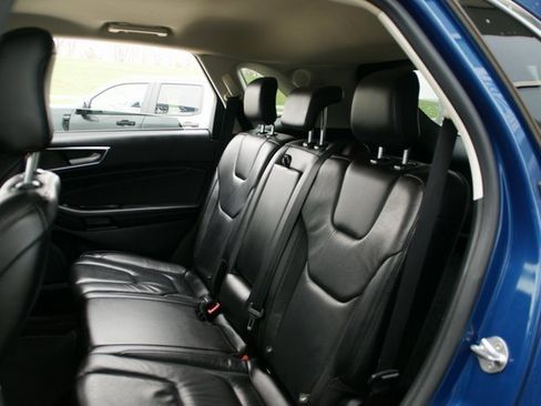 Used 2020 Ford Edge Titanium image 29