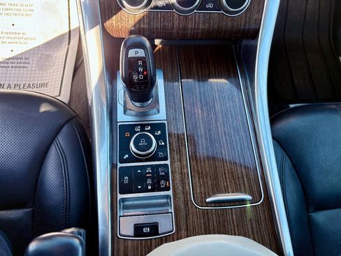 Used 2014 Land Rover Range Rover Sport HSE image 18